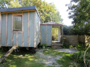 Huck's Cosy Cabin (with log burner), Newton Abbot